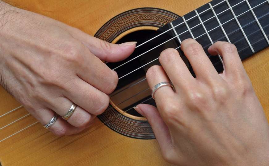 Gitara spaja - Uživajte uz domaće i strane umjetnike