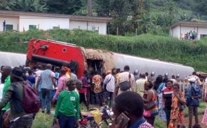 Voz iskočio iz šina, poginule najmanje 53 osobe