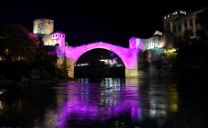U ružičastoj boji: Sa Starog mosta poslana važna poruka!