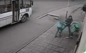 Iživljavao se na djevojci, a onda ga je stigla zaslužena kazna