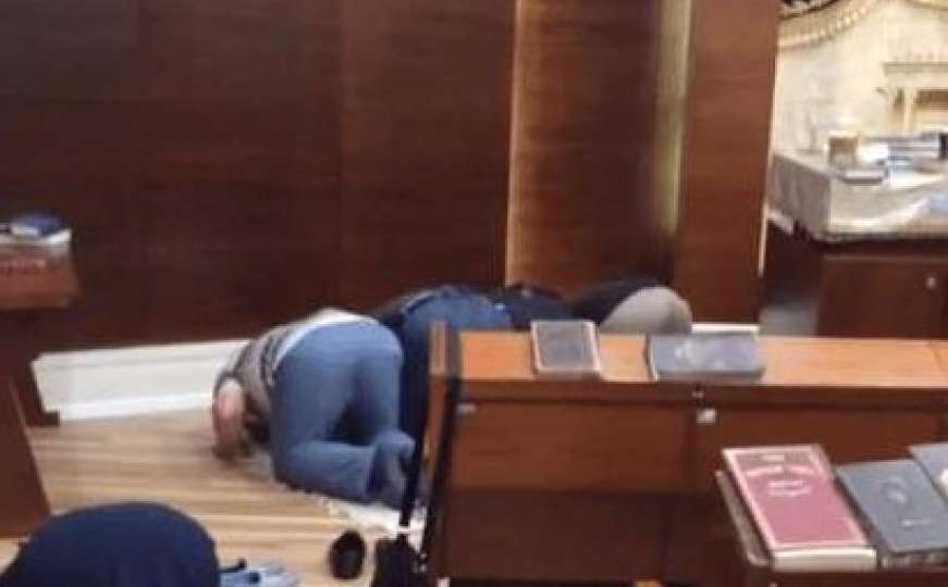 Video: Muslimani se molili u sinagogi na aerodromu u Tel Avivu
