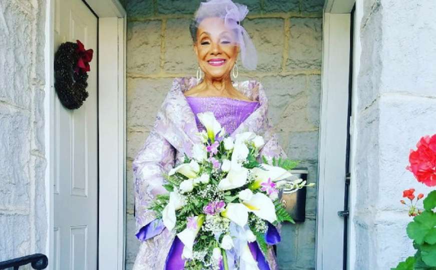 Predivna baka u neobičnoj vjenčanici osvaja internet