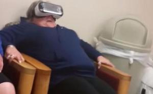 Željeli su da opuste mamu, pa su joj priuštili virtuelnu vožnju