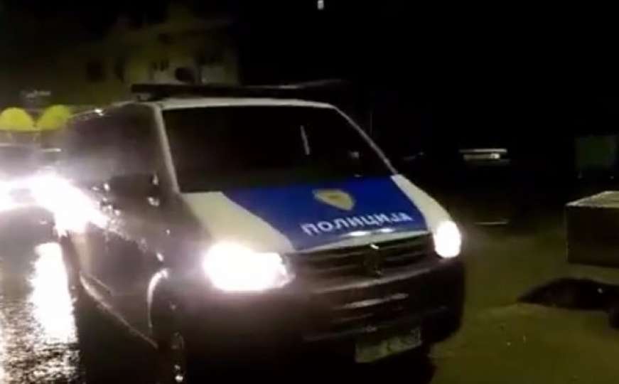 Uzbuna na Novom Beogradu: Pronađen još jedan automobil pun oružja!