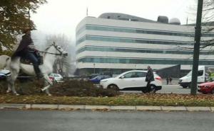 Sarajevo kao Divlji zapad: Kauboj projahao centrom grada