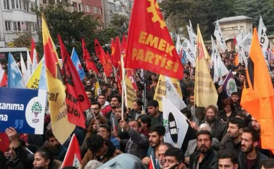 Istanbul: Suzavcima, vodenim topovima i helikopterima na 200 demonstranata