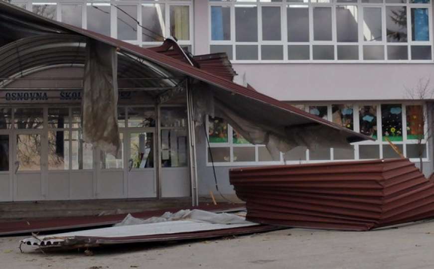 Snažan vjetar otpuhao krov sa Osnovne škole Vitez