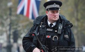 Škola prijavila učenika muslimana jer je držao "metak" na času