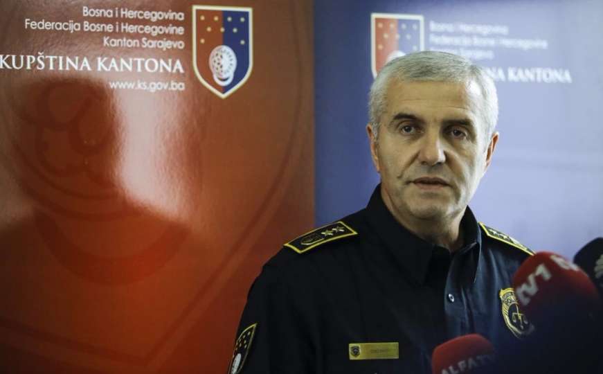Komesar Ćosić kažnjen smanjenjem plaće u narednih pola godine