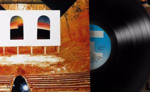 "Odavno već nestali su naši ulični heroji, svako gleda svoje..."