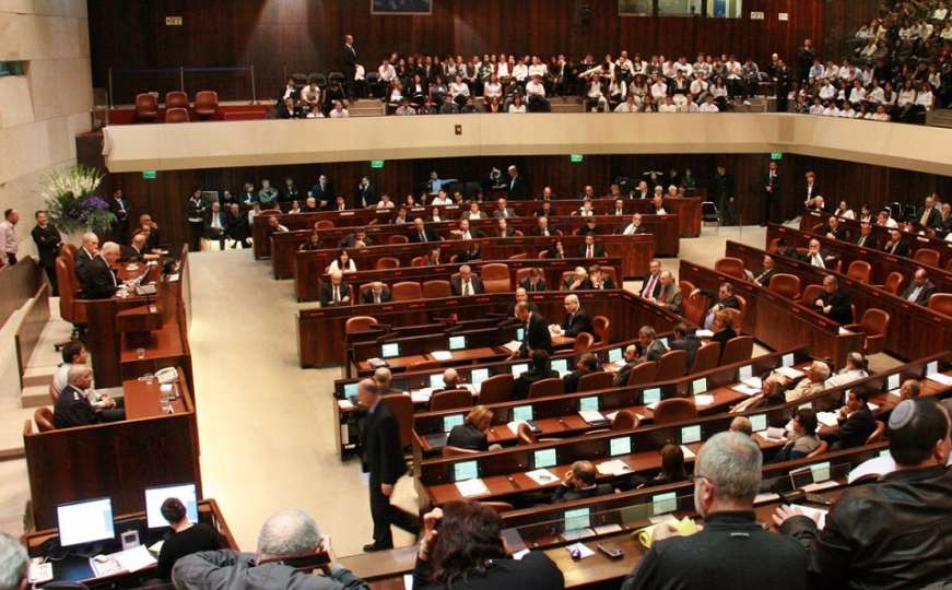 Zbog žalbi na povišen ton iz džamija: Parlament raspravlja o utišavanju ezana