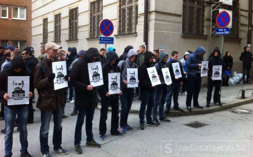 Manijaci čekaju presudu za ubistvo Mirze Raščića: Ovo je njihova poruka