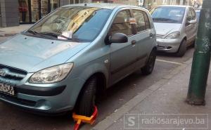 Sarajevo: Počelo "blokiranje točkova" na nepropisno parkiranim vozilima