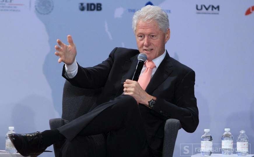 Fotografija golog Bill Clintona sa seksi plavušom zapalila internet