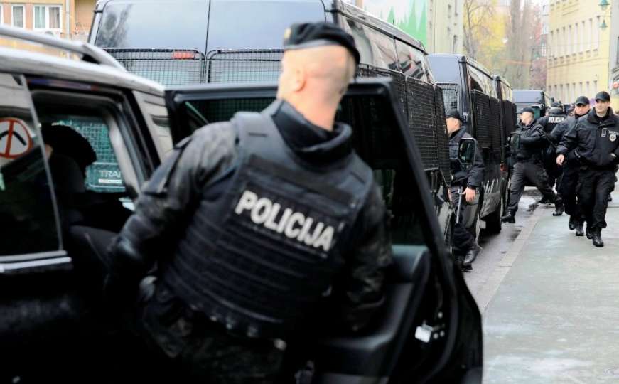 SIPA uhapsila dvije osobe: Pokušali prokrijumčariti oružje u EU