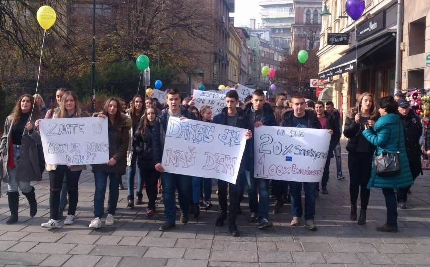 Srednjoškolci Sarajeva šetnjom obilježili svoj dan