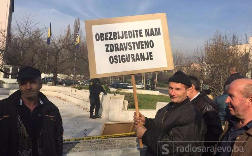 Protesti ispred Vlade FBiH: Radnici Željezare Zenica traže svoja prava