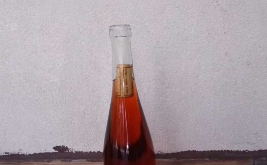 Kako izvući pluteni čep iz boce vina u 10 sekundi