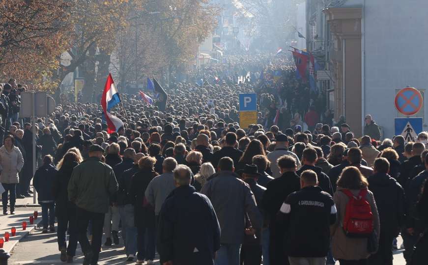 Hiljade građana u Koloni sjećanja obilježava 25. godišnjicu pada Vukovara