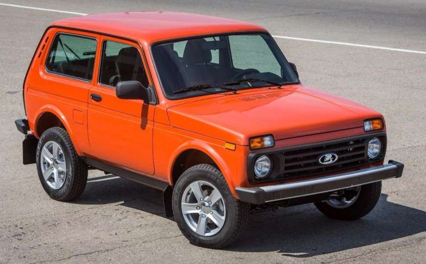 Lada 4x4 (Niva) Orange Edition: Klima uređaj, alu-felge, ABS, servo…