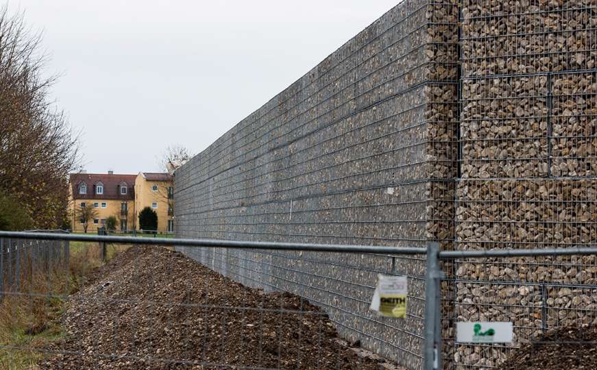 Njemački grad podiže ogromni zid kako bi odvojili izbjeglice od stanovnika