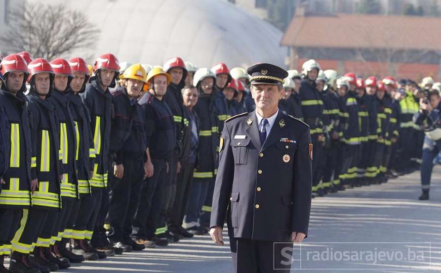 "Vatreni" heroji: Postrojene dobrovoljne vatrogasne brigade KS-a