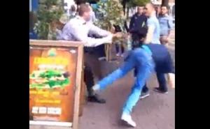 Ko se šaka laća: Pogledajte kako je izbacivač sredio pijane nasilnike