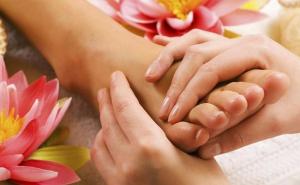 Evo zašto nam otiču stopala