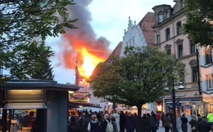 Veliki požar zahvatio gradsku vijećnicu staru više od 600 godina