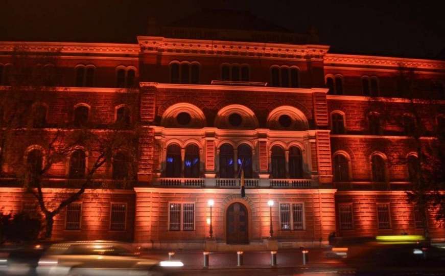 Sarajevo: Zgrade Predsjedništva, Parlamenta i VM BiH u narandžastim svjetlima 