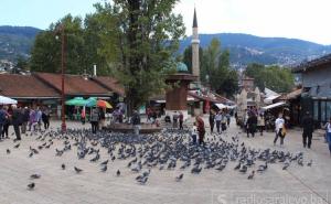 Kakva jaja, kakvi jastuk, ženska glavo