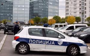 Majka i kćerka sa trojicom muškaraca napale i otele mladića