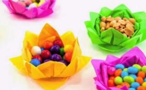 Praznična dekoracija za sto: Napravite korpice u obliku cvjetića 