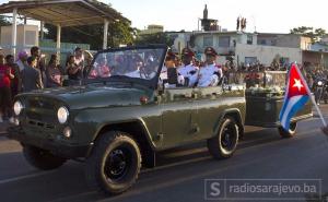 Viva Fidel por siempre: Castro sahranjen na groblju u Santiagu