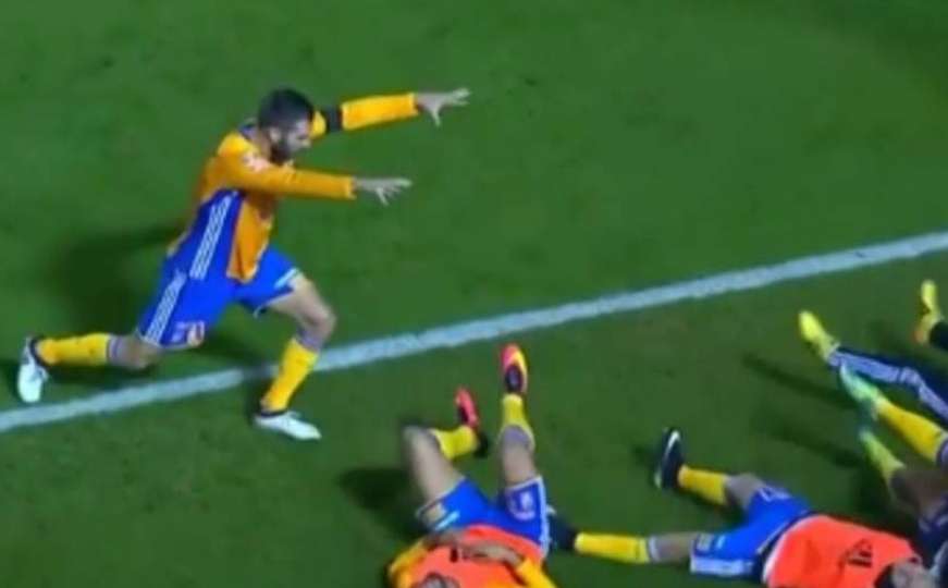 Da li je neko luđe proslavio gol: André-Pierre Gignac zabija u Meksiku