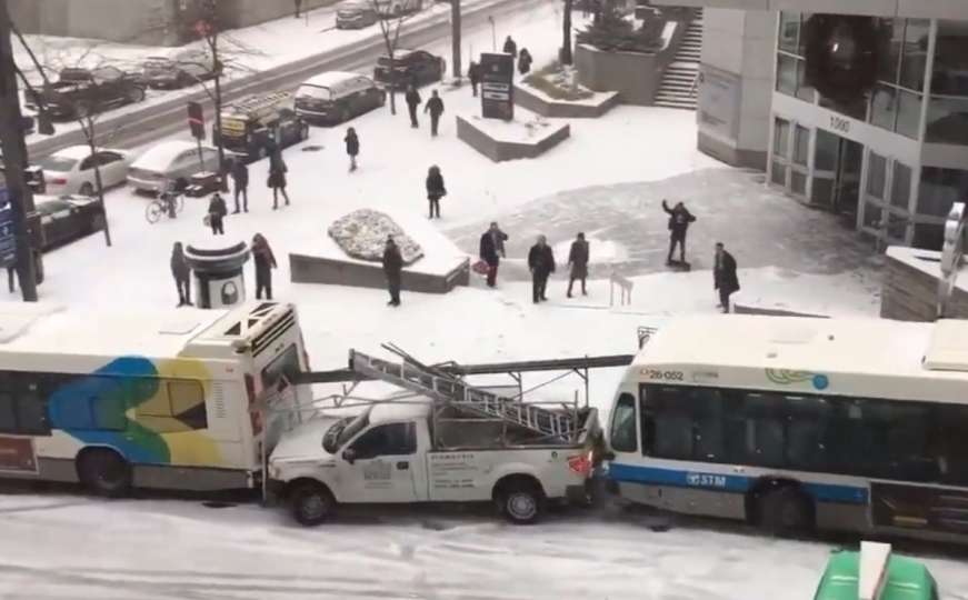 Pogledajte čudne nesreće u snijegom prekrivenom Montrealu