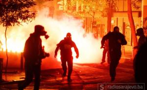 Veliki neredi u Atini: Demonstranti bacali molotovljeve koktele na policiju