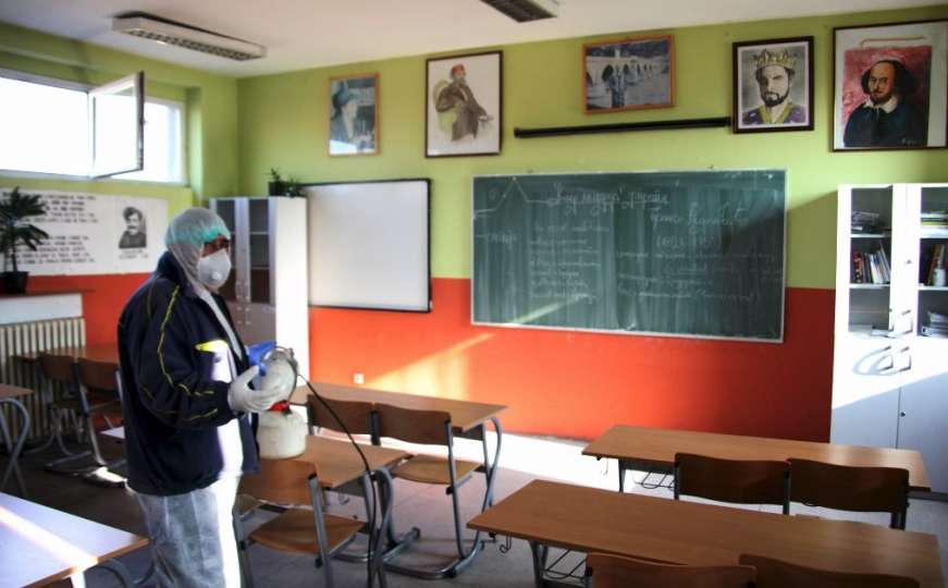 U toku dezinfekcija učionica gimnazije zbog pojave tuberkloze