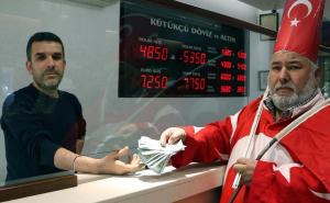 Domaća valuta tone, a Erdogan ušteđevinu pretvorio u lire