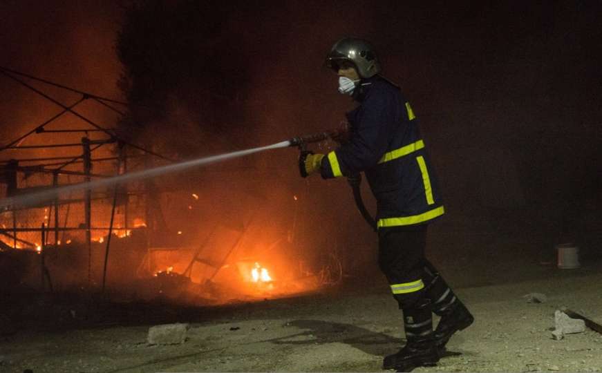 Požar u zeničkom naselju Babina Rijeka: Gorio stan u potkrovlju zgrade