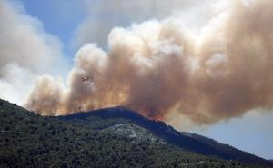 Gori dio Trebevića: Tri vatrogasne ekipe se bore sa požarom