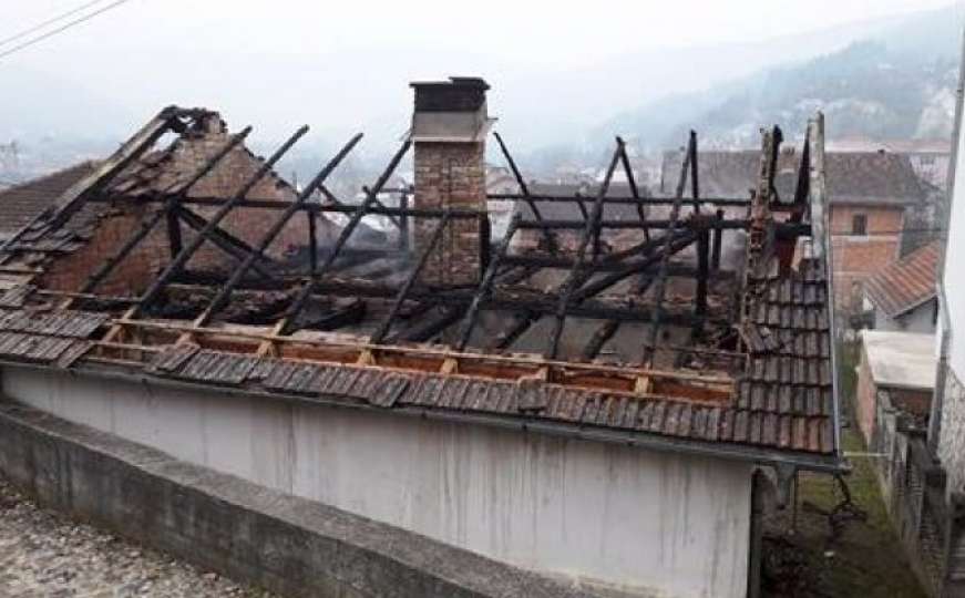 Jedna osoba smrtno stradala u požaru na porodičnoj kući