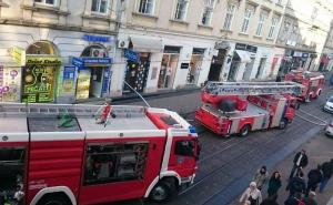 U Praškoj ulici došlo do eksplozije i požara: Saobraćaj obustavljen