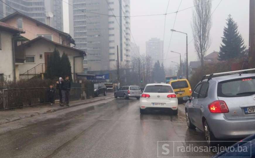 Velika gužva nakon saobraćajne nesreće u ulici Safeta Hadžića