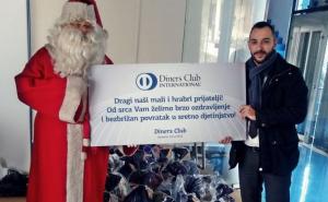 Djed Mraz i pokloni Diners Cluba za djecu Roditeljske kuće 