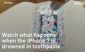 Šta se desi kada iPhone "prelijete" zubnom pastom