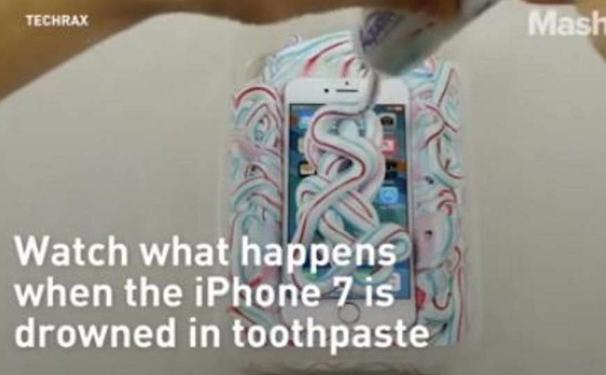 Šta se desi kada iPhone "prelijete" zubnom pastom