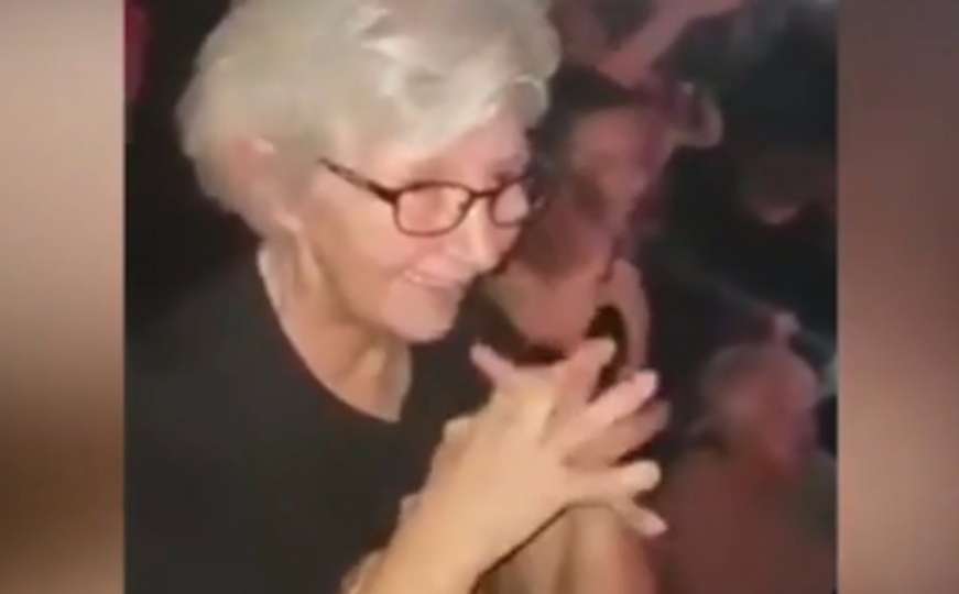 Unuk je odveo na koncert najdražeg pjevača, a reakcija ove bake će vas oduševiti