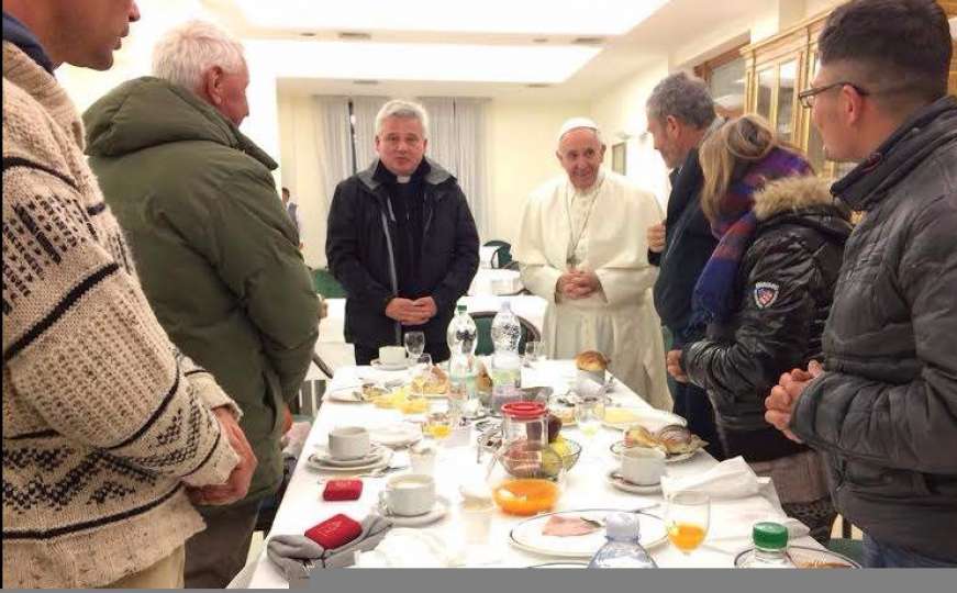 Starost žudi za mudrošću: Papa proslavio 80. rođendan s beskućnicima