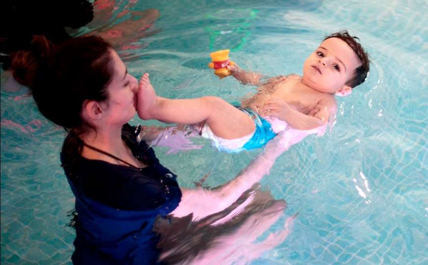 Bebe za samo nekoliko sati vježbe postaju plivači